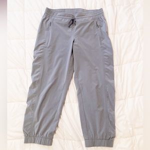 Athleta Jogger Crop Panta